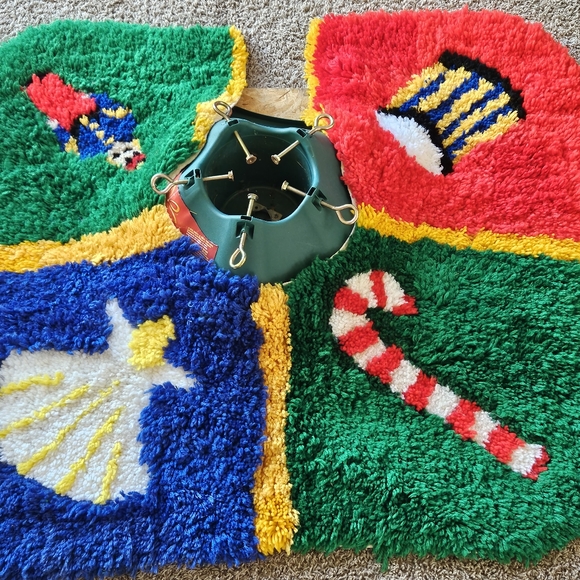 HANDMADE LATCH HOOK CHRISTMAS TREE SKIRT 41"X41" VTG HOLIDAY DECOR RETRO - Picture 6 of 8